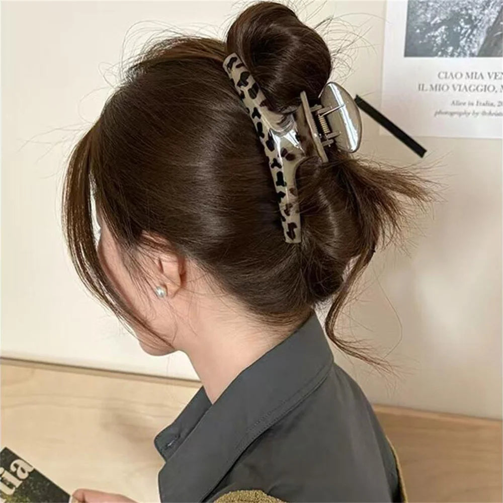 Large claw clips detail